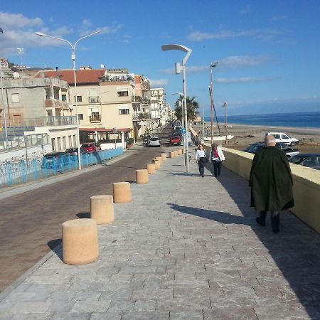 Appartamento Di Pregio In Piazza Durante Letojanni Taormina Exteriér fotografie