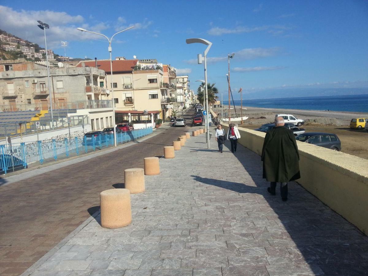 Appartamento Di Pregio In Piazza Durante Letojanni Taormina Exteriér fotografie